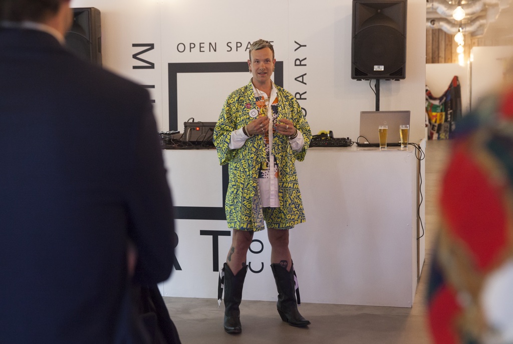 NS CEC OSCAM-x-Bas-Kosters-opening-Tranen-zijn-de-glitters-van-het-leven